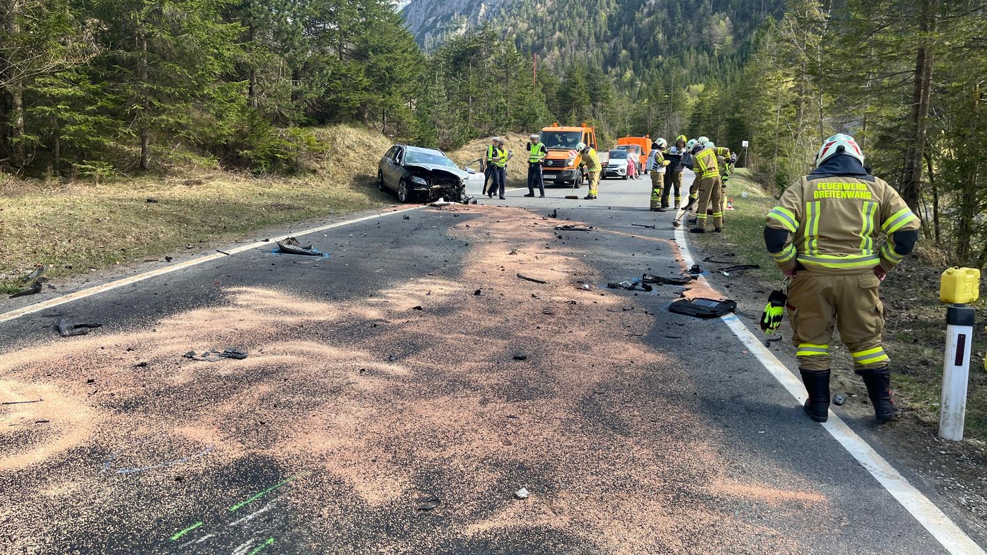 Auto in Breitenwang gegen Felswand geprallt: 42-jährige Lenkerin schwer verletzt