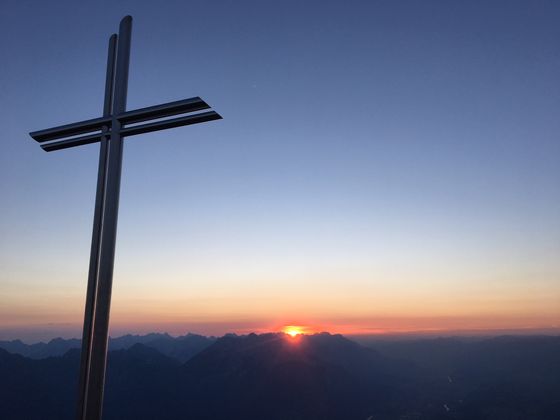 Sonnenaufgang am Rosskogel in Oberperfuss.
