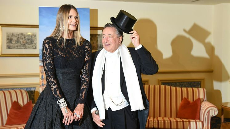 Richard Lugner und sein Opernballgast Elle Macpherson gingen vor dem Opernball noch fein essen.