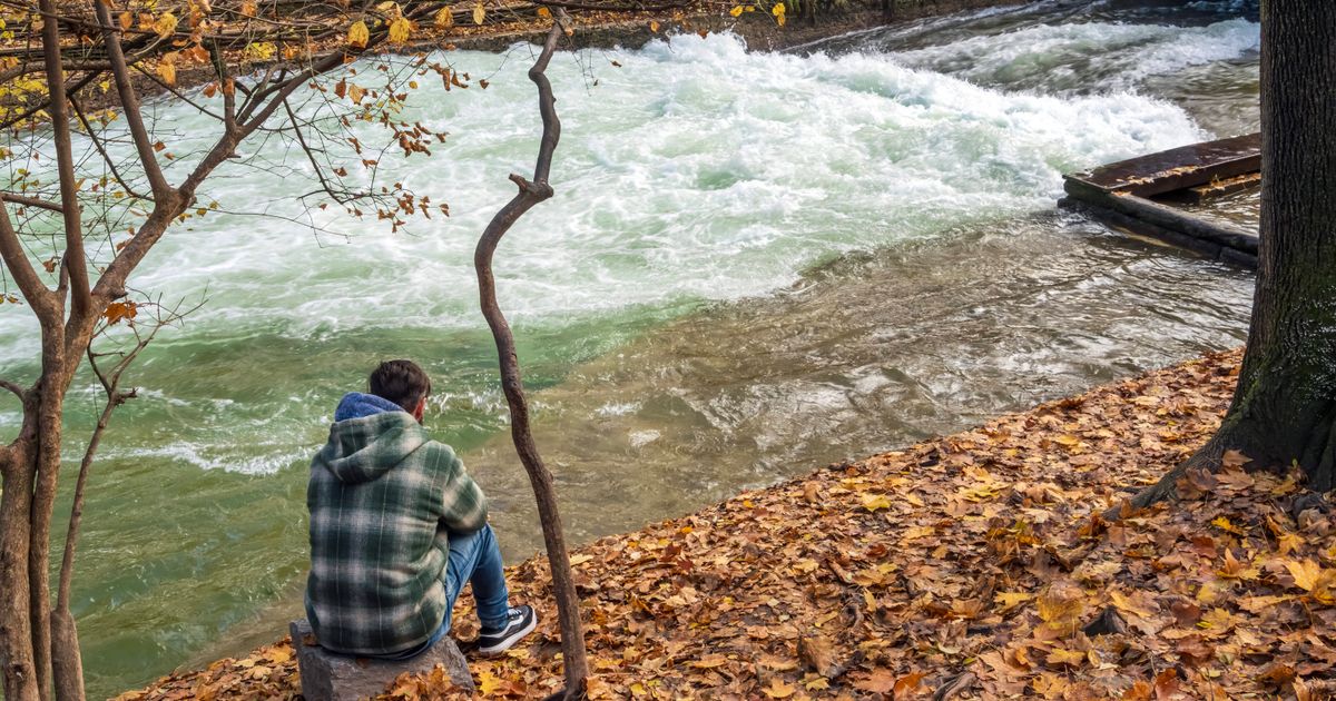 Surfer-ratlos-Ber-hmte-Eisbachwelle-in-M-nchen-verschwunden