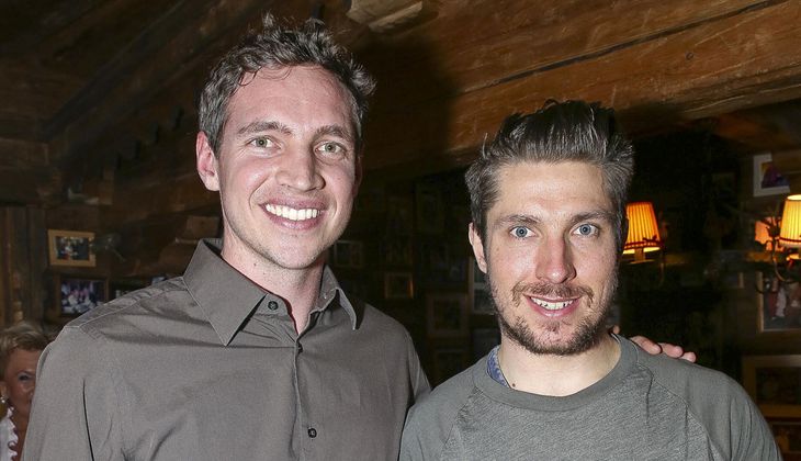 Marcel Hirscher (r.) genoss mit Herbert Weirather die tolle Stimmung.