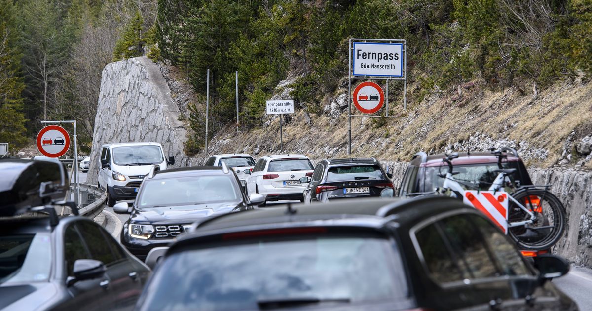 Fr-he-Ostern-Wo-es-sich-in-den-Ferien-in-Tirol-stauen-kann-und-wo-Tanken-im-Urlaub-g-nstiger-ist