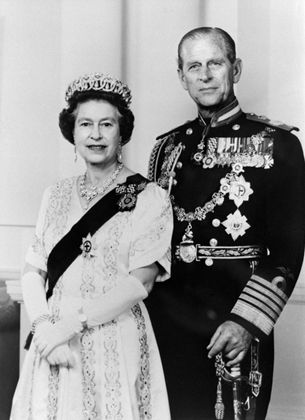 1987: Offizielles Foto von Queen Elizabeth II und ihrem Ehemann Prinz Philip.