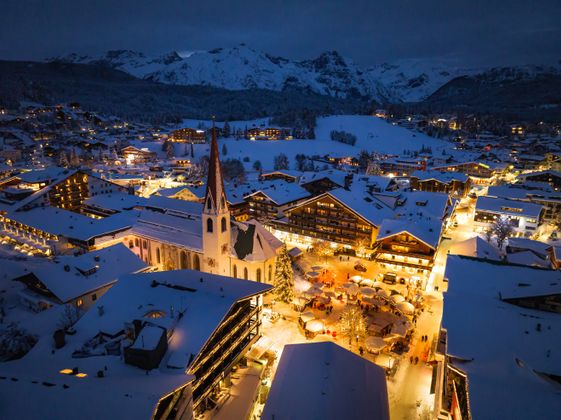 Tradition trifft Lichterkunst: In der einzigartigen Winteratmosphäre der Region Seefeld wird die besinnlichste Zeit des Jahres zum besonderen Erlebnis. Ein Adventprogramm voller Lichter, Erlebnisse und Überraschungen erwartet Sie.