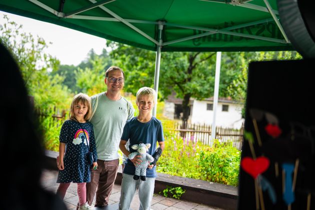 Lukas, Toni, Jakob ließen sich den Tag im Bauernhöfemuseum Kramsach nicht entgehen und hatten viel Spaß