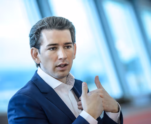 "Wenn diese Menschen, die teilweise auch gewaltbereit sind, am Ende nach Mitteleuropa durchkommen, wird es nicht bei den 13.000 bleiben. Dann werden es bald Hunderttausende und später vielleicht Millionen sein." Auch für Flüchtlinge bleiben die Grenzen zu, sagt Kurz.