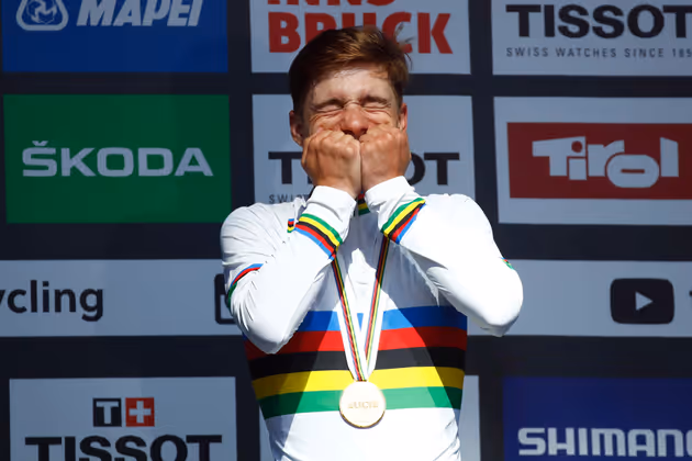 Der Doppelweltmeister konnte es kaum fassen - für den Ex-Fußballer war es die erste Rad-Saison überhaupt. "Ich kam nach Tirol um zwei WM-Titel zu gewinnen! Es ist vollbracht - was für eine Saison!"