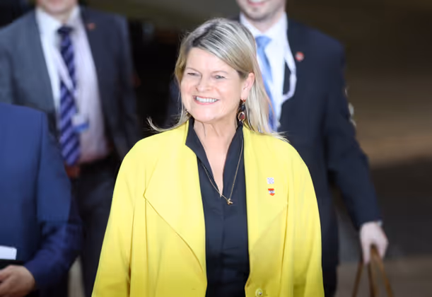 "Milch und Honig werden nicht fließen."  Österreichs Bundesheer bleibt finanziell bei der Leberaufstrichdose, meint Verteidigungsministerin Klaudia Tanner (ÖVP).