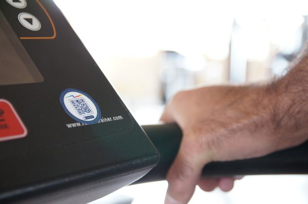 Alle Oberflächen, mit denen die Hände in Berührung kommen, inkl. der Türschnallen und Griffe, werden mit Produkten von Swiss Hygiene Technologies desinfiziert. 