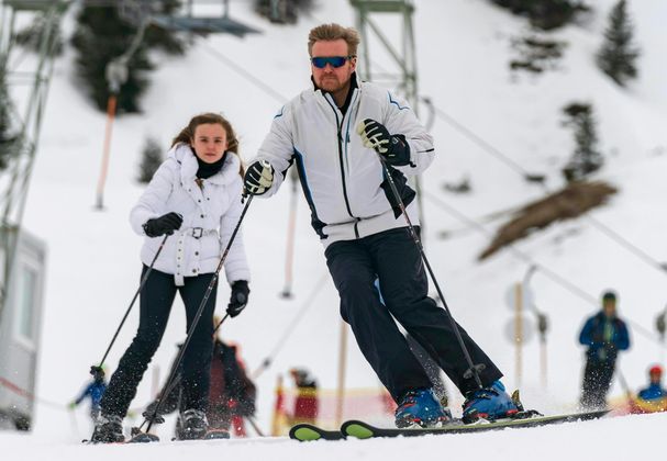 Prinzessin Ariane und König Willem-Alexander auf der Piste.